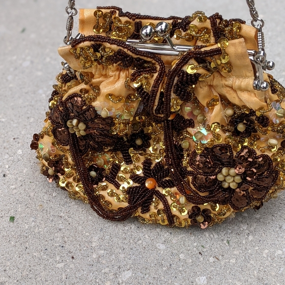 Evening beaded clutch gold sequin shoulder chain - Picture 2 of 6